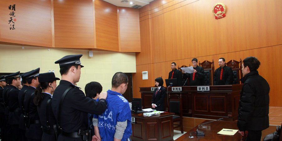 发挥审判职能  打响“三打两建”第一炮